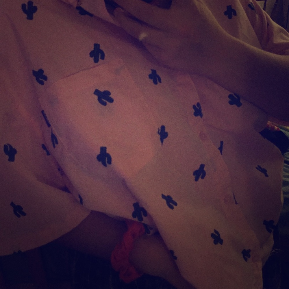 a cropped cauts shirt🌵